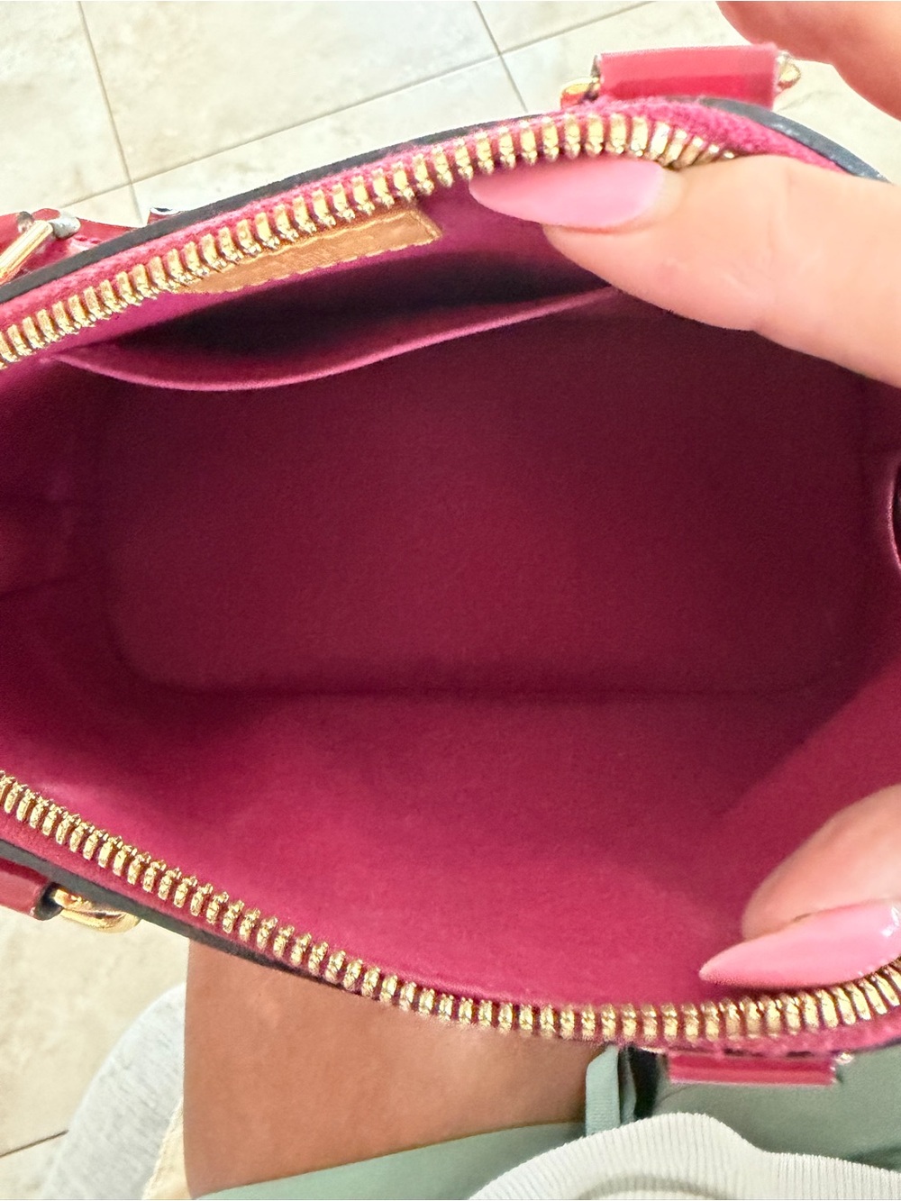 Louis Vuitton Rose Indian mono Vernis Alma BB w strap pre-owned. Still gorgeous - Picture 6 of 15